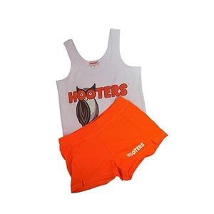 Hooters babe Halloween costume